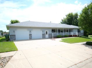 1006 18th St NE, Watertown, SD 57201