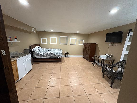 3rd image of 1921 Gregory Dr