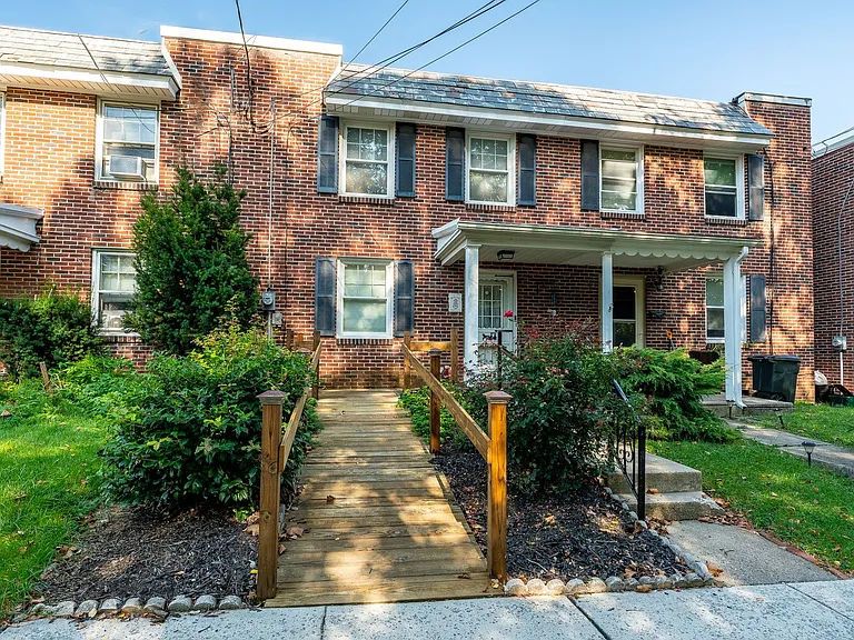 409 Fairview Ave — Photo 1