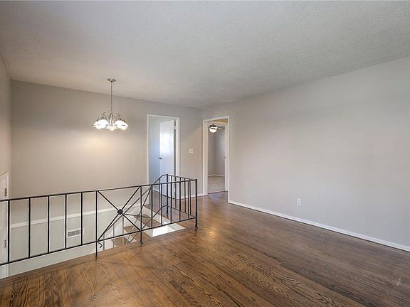 5th image of 1715 Viking Dr