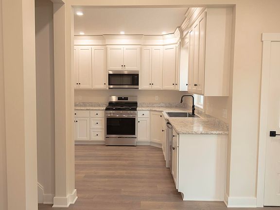 5th image of 607 N Mill St