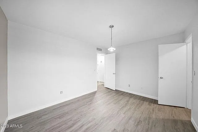E Belleview Pl — Photo 42
