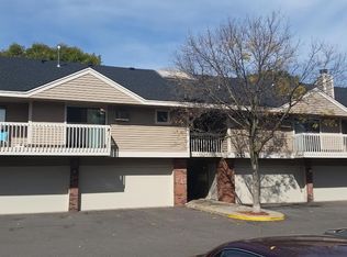 1801 Trailway Dr APT 8, Eagan, MN 55122