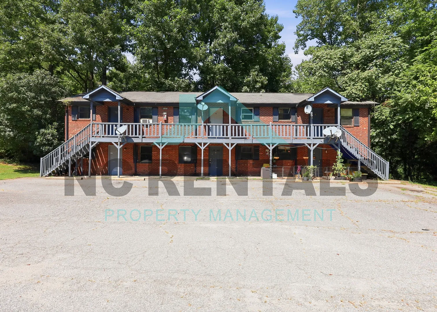 Affordable 1-Bedroom Apartment with Water Included — Photo 1