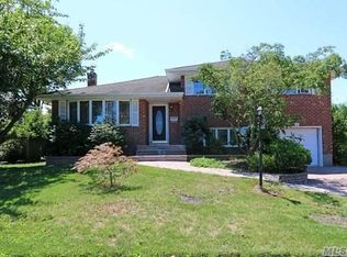 28 Hicks Ave, Syosset, NY 11791