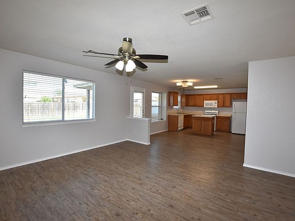 4th image of 1100 Remington Dr