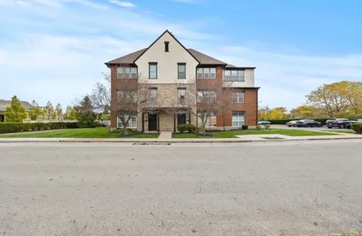 2 bed, 1104 sqft, $1,850 — Photo 3