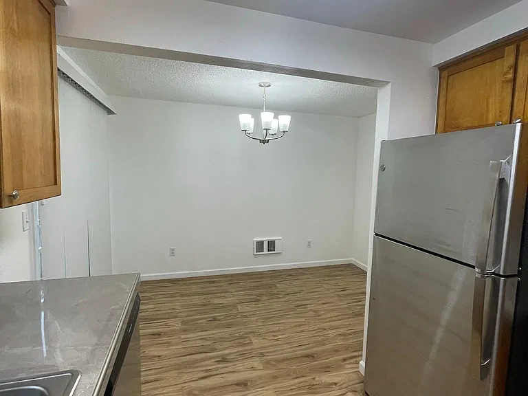 2075 NE Holliday Ave — Photo 4
