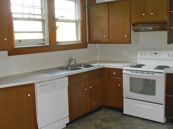 2nd image of 461 N Lake Ave