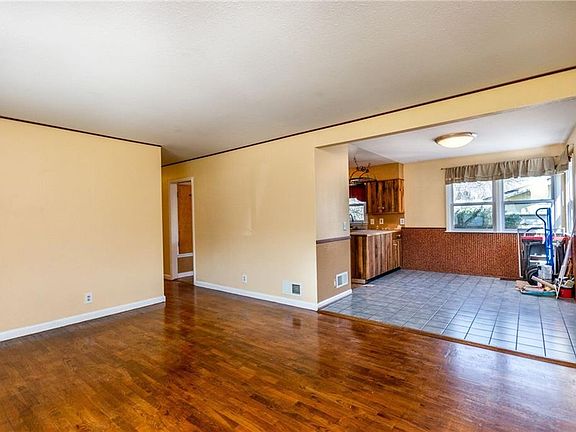 5th image of 1119 Pepper Ln