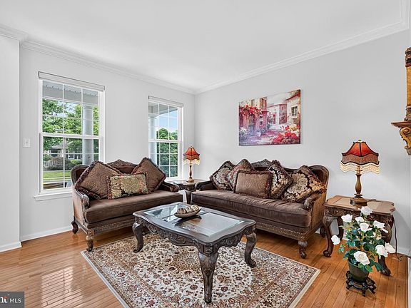 4th image of 16 Amesbury Rd
