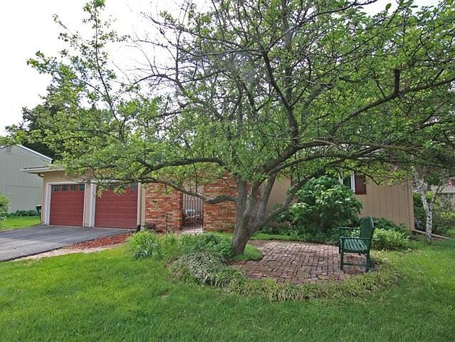 2nd image of 227 Iowa St