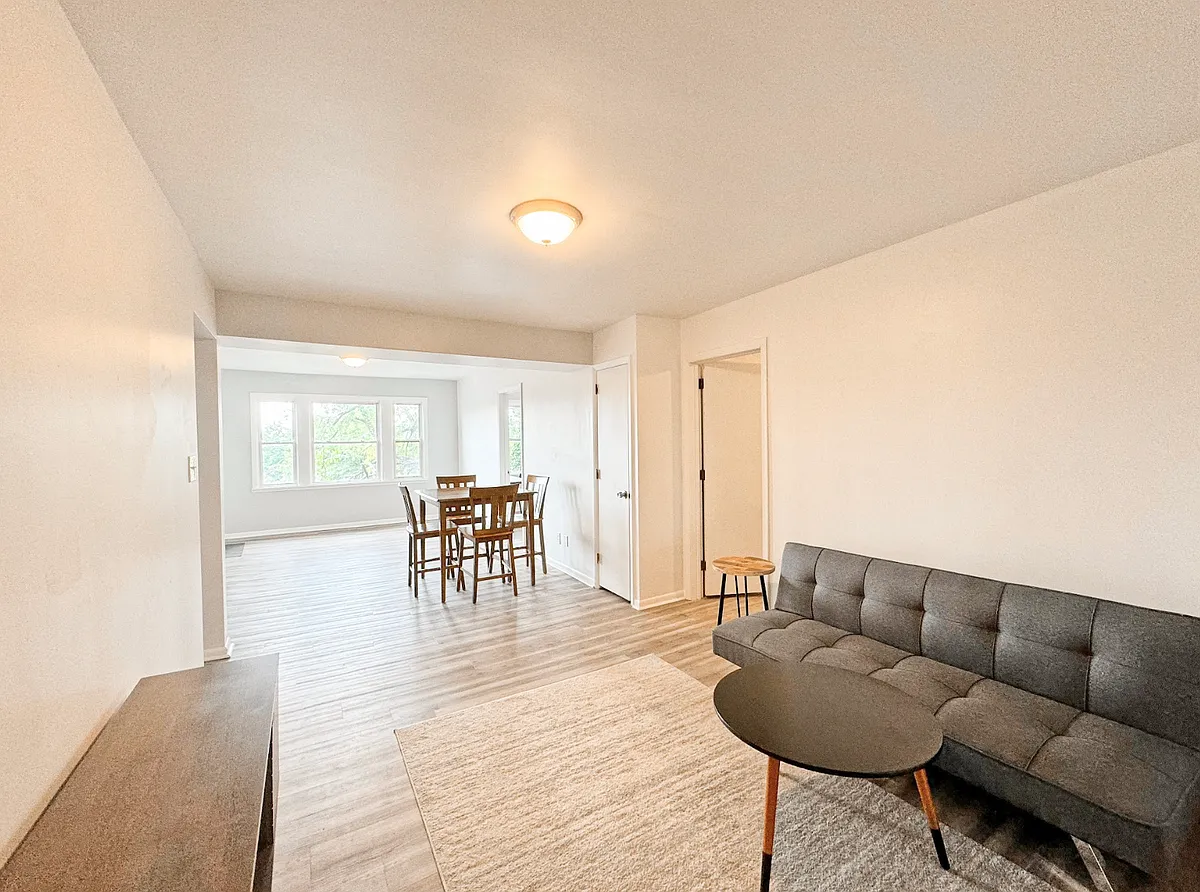 Building Photo - 5735 Hobart St #5