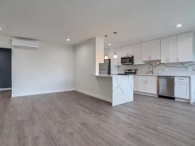 4045 Stevely Ave — Photo 11