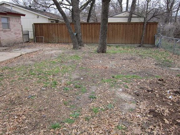 3rd image of 14727 Oakwood Ln