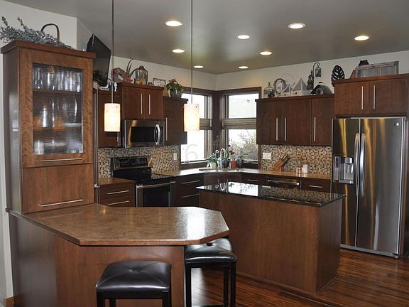 5th image of 762 Villa Park Way