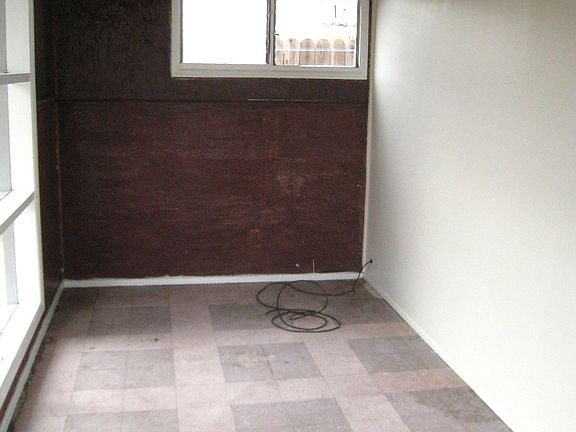 5th image of 7861 Woodman Ave