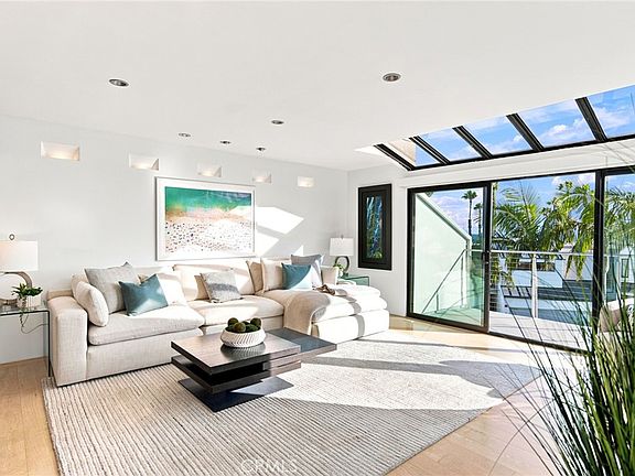 2nd image of 28 Sea Colony Dr