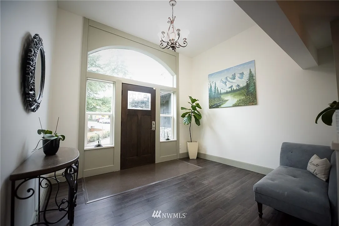 7 bed, 3.5 bath, 3140 sqft, $6,250 — Photo 4