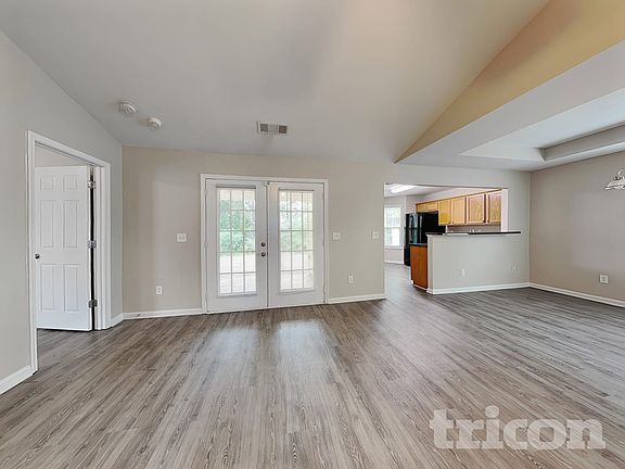4th image of 640 Fairgreen Trl