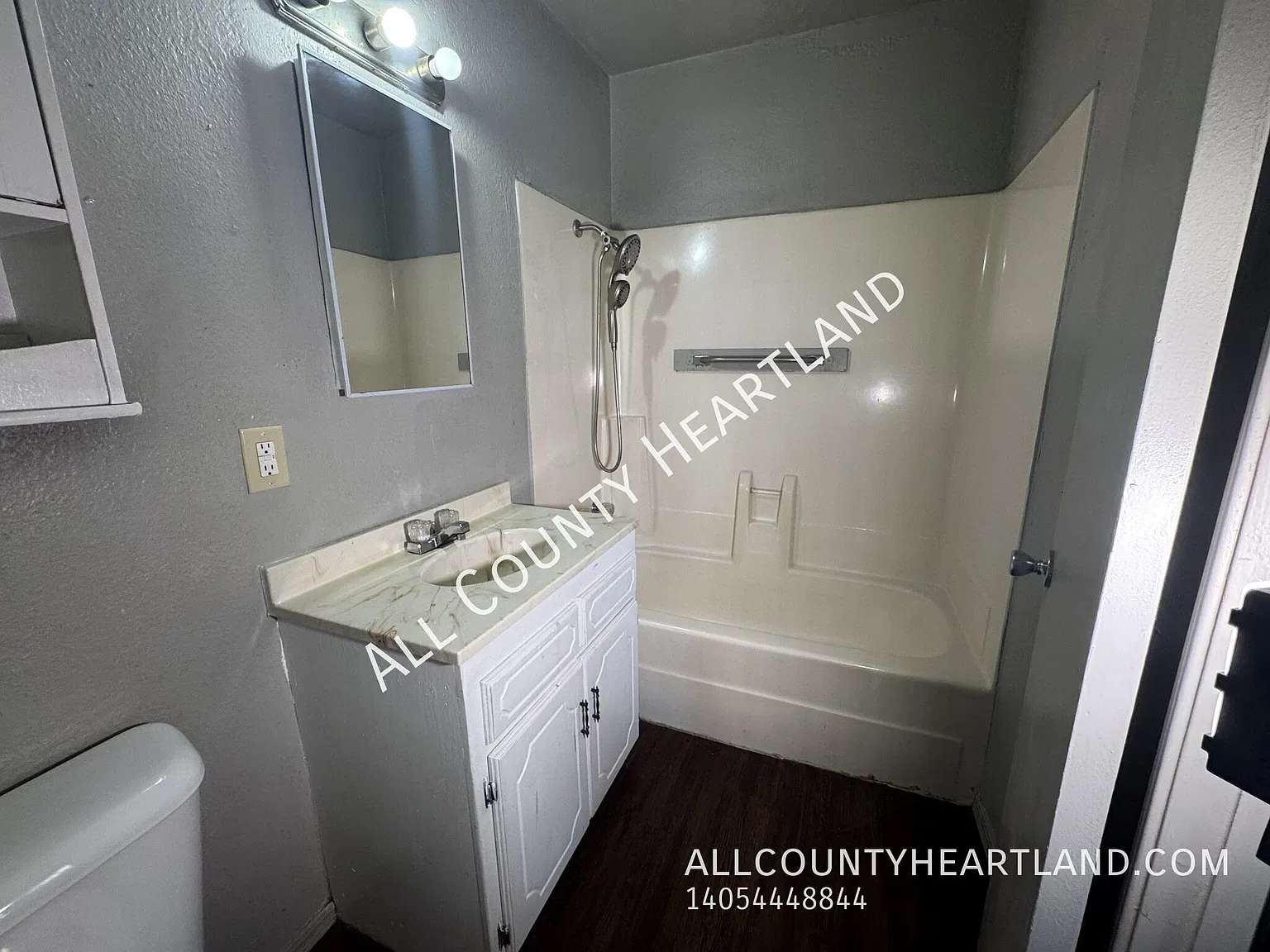 Charming 2-Bedroom Duplex in El Reno with FREE Onsite Laundry! — Photo 4
