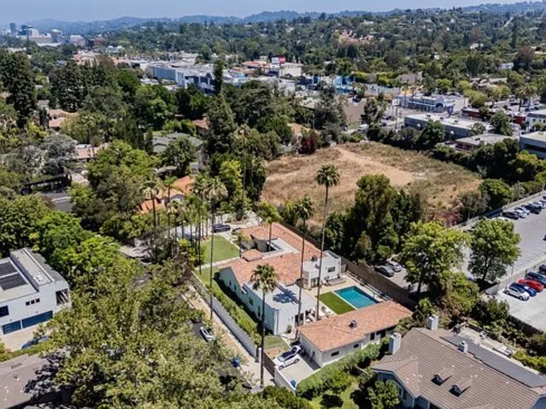 17520 Embassy Dr — Photo 45