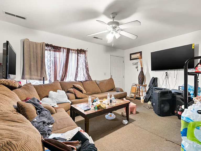 686 S 880 W — Photo 2