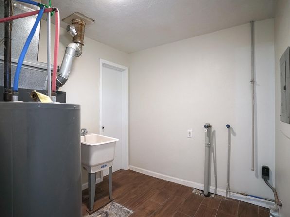 1330 Viking Dr, South Bend, IN 46628