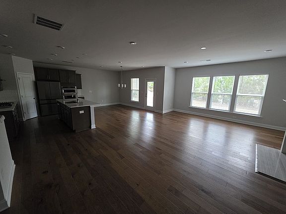 3rd image of 40 Riverclub Rd