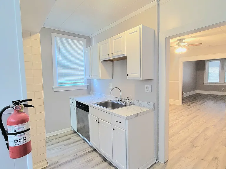 602 Powell St — Photo 6