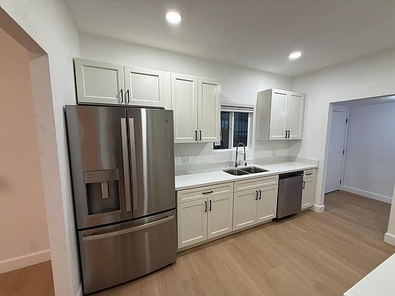 3rd image of 1418 N Center St