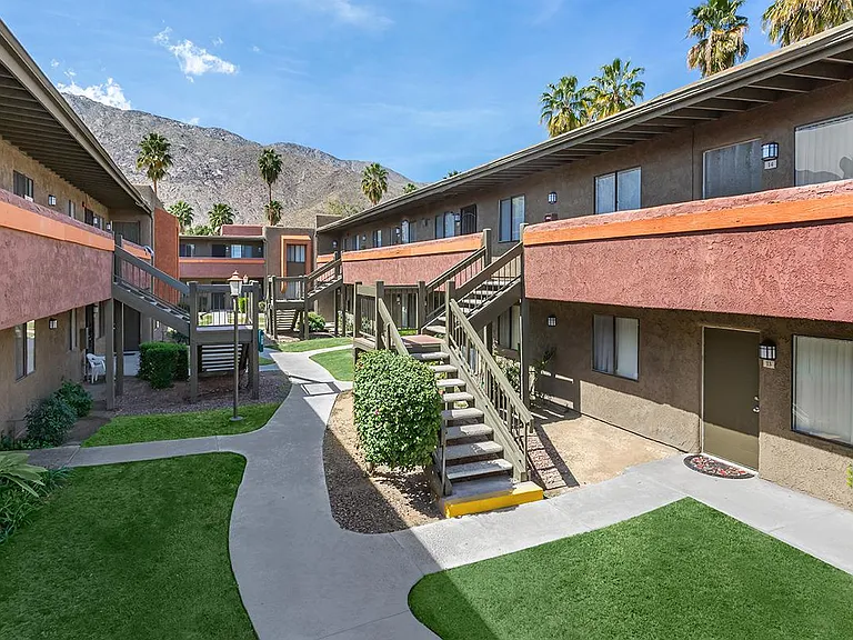La Ventana Apartments — Photo 24