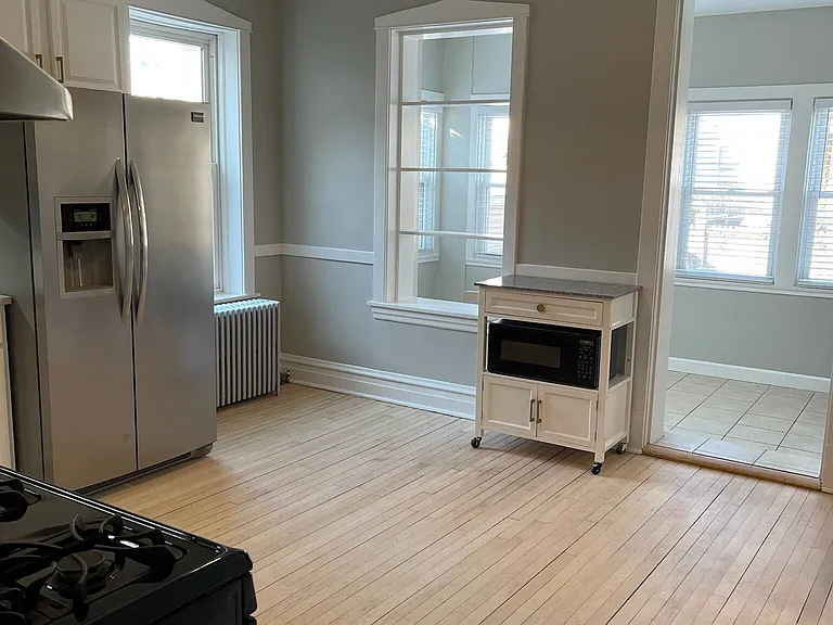 1930 N Fairfield Ave #1R — Photo 3