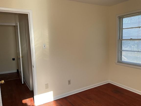 2nd image of 1203B Brookwood Dr #B