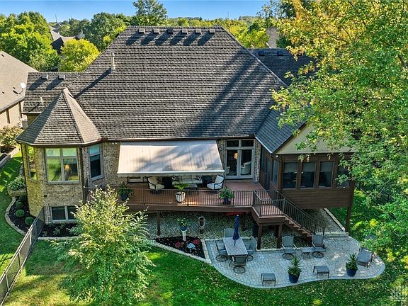 2nd image of 985 Gardenwood Pl
