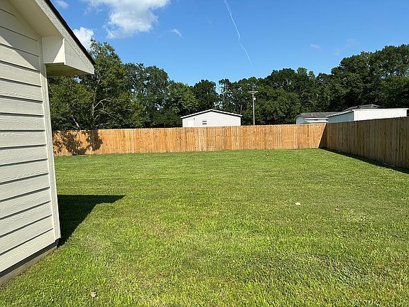 3rd image of 104 Willow Glen Ln