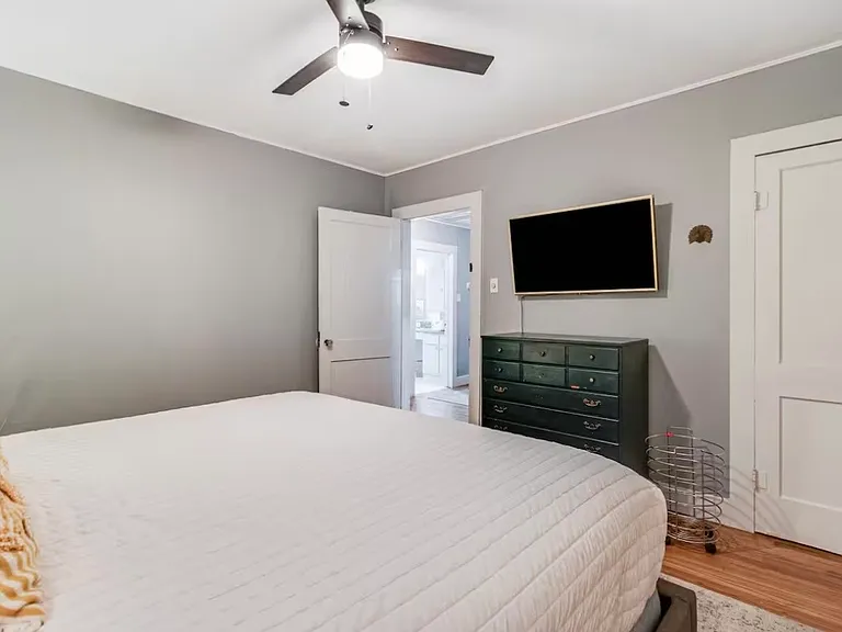 213 Saint Thomas St — Photo 13