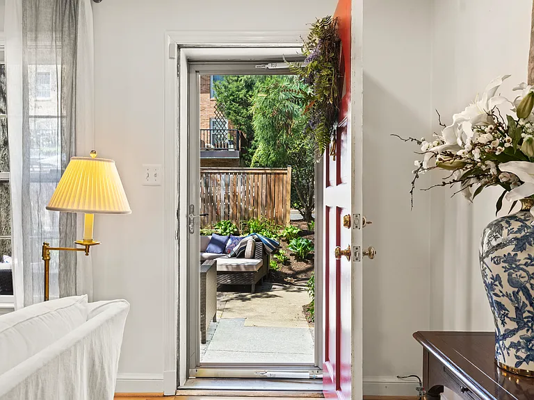 2302 Sanford St — Photo 85