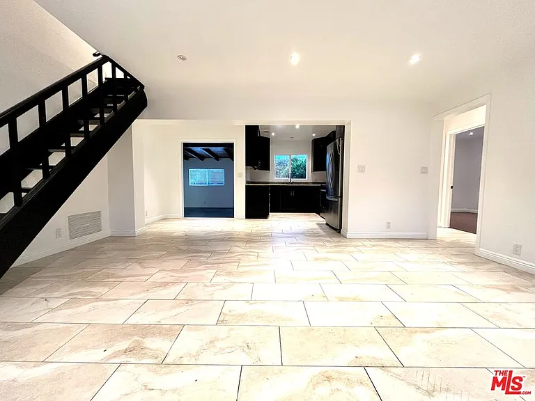 14744 Magnolia Blvd — Photo 2