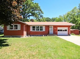 566 4th Ave SW, Hutchinson, MN 55350