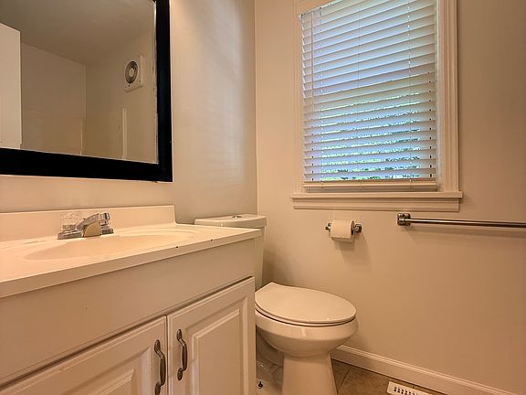 5th image of 1040 Ashwood Pl