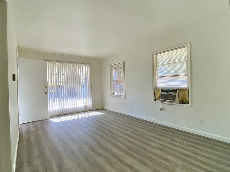 529 E Pine St — Photo 5