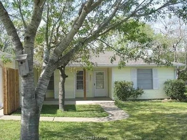 2920 Montana Ave, Bryan, TX 77803