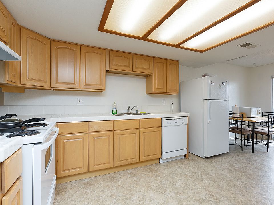 1st image of 569 East St