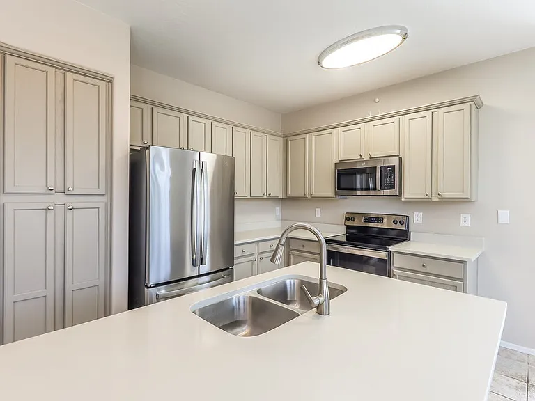 15233 W Banff Ln — Photo 6