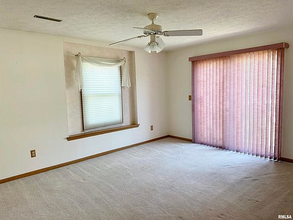 3rd image of 2418 E 51st St APT C