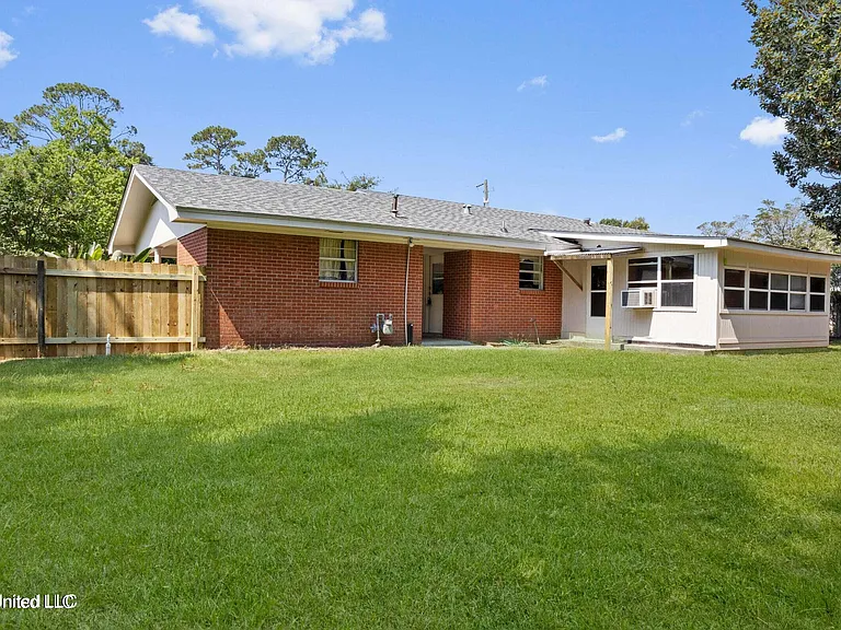 2508 Shady Ln — Photo 25