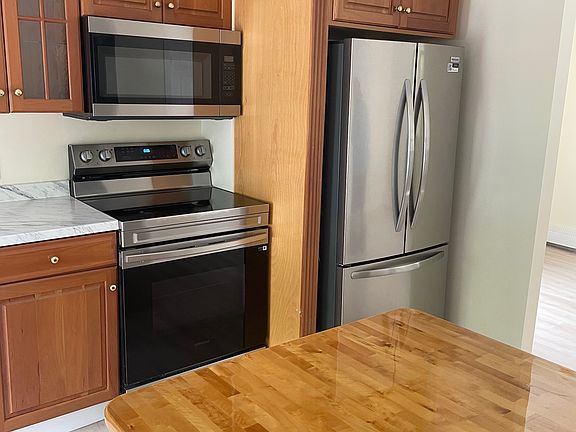 2nd image of 3 Beckett St #C