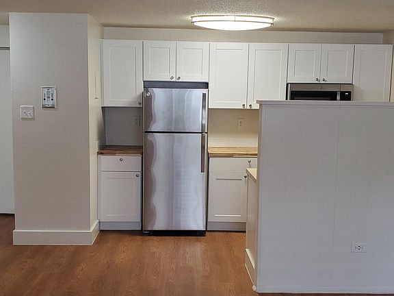 5th image of 1590 Xavier St #999