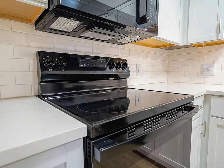 651 Riverview Dr #1 — Photo 4